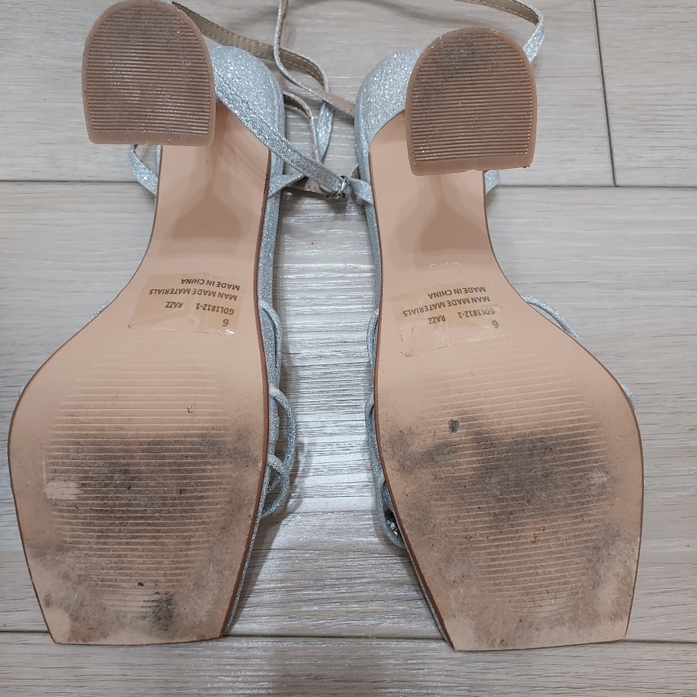 Ego, size 8, silver glitter heels with bow - Picture 2 of 4